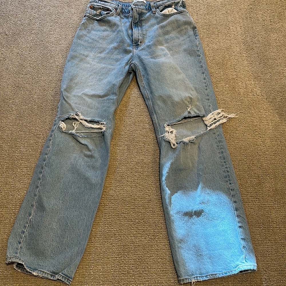 90’s Relaxed High Rise Jeans- Abercrombie & Fitch- Destroyed Light Wash- Sz 31